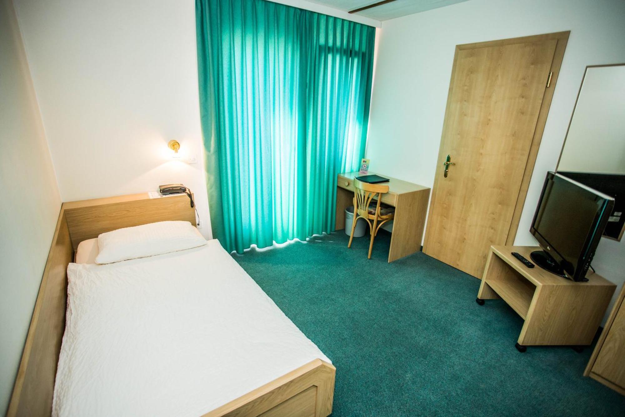 Hotel Olympica Brig Room photo